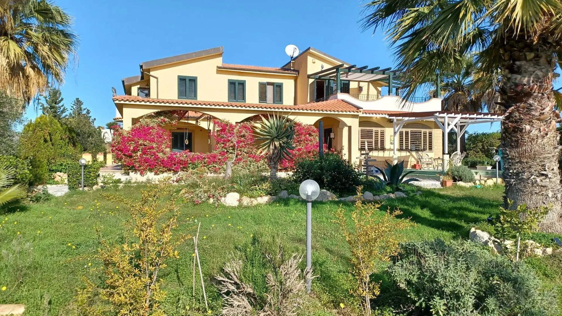 Vela Vega Hostel Butera